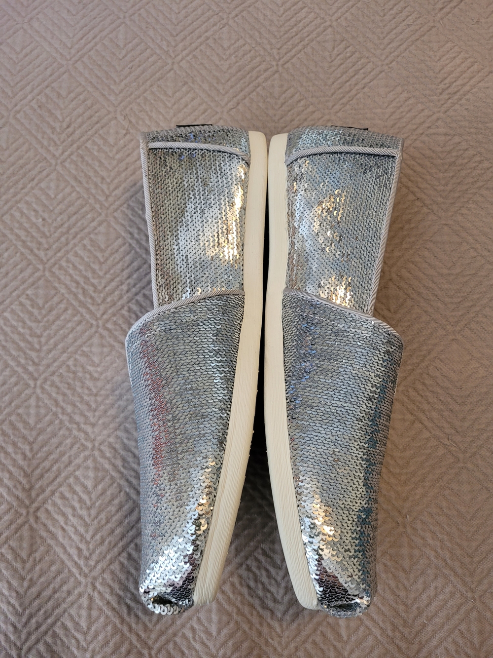 Toms Alpargata Silver Sequin Slip-On Flats - NWT - Picture 2 of 5